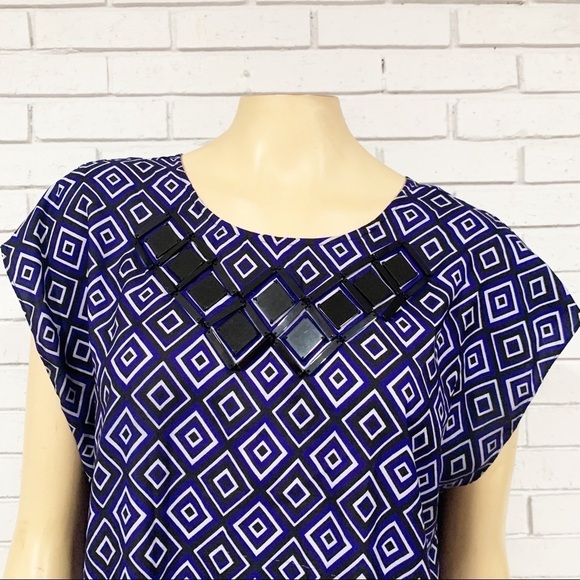 Vince Camuto Women’s Geometric Top - Picture 2 of 12
